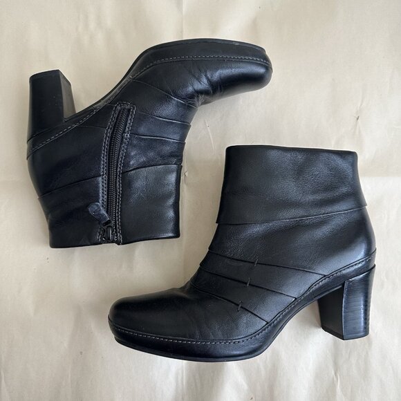 Clarks Artisan Women 6.5 Black Leather Bootie Ankle Boots Active Air Comfort - Picture 7 of 10